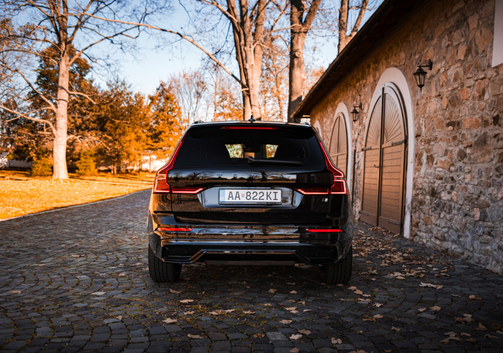 Volvo XC60 B5 AWD Black Edition